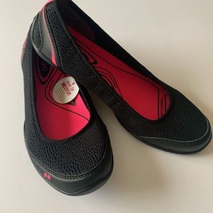 Woman’s size 10 mesh flats. NWOT. Excellent condition.